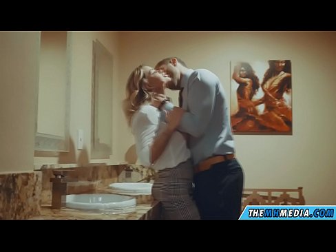 ❤️ Ilehoria busti batek komun publiko batean seduzitzen zaituenean Porno pornoan eu.sitevox.top